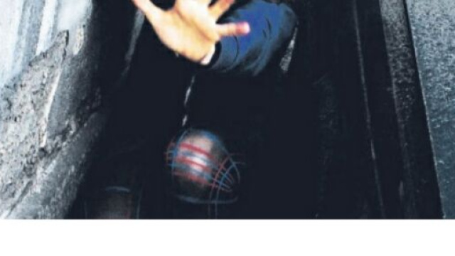 Torino, un uomo avrebbe tentato di strangolare la moglie per strada.