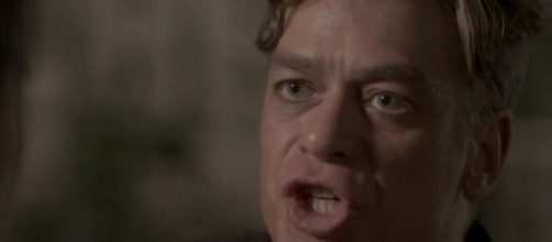 Arthur colocar&aacute; um ponto final na rela&ccedil;&atilde;o com Carol em 'Totalmente Demais'. (Reprodu&ccedil;&atilde;o/TV Globo)