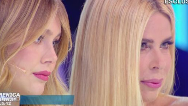 Loredana Lecciso sulla figlia Jasmine: 'Mi faccio da parte per lei'.