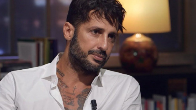 Fabrizio Corona contro Giulia De Lellis e Damante: 'Fanno parlare solo per i tira e molla'.