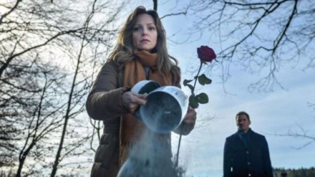 Tempesta d&rsquo;amore, anticipazioni puntate tedesche: Ariane riceve per posta un'urna.