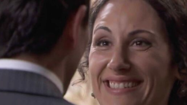 Una vita, spoiler Spagna: Lolita viene a sapere di aspettare un bambino, Antonito &egrave; felice.