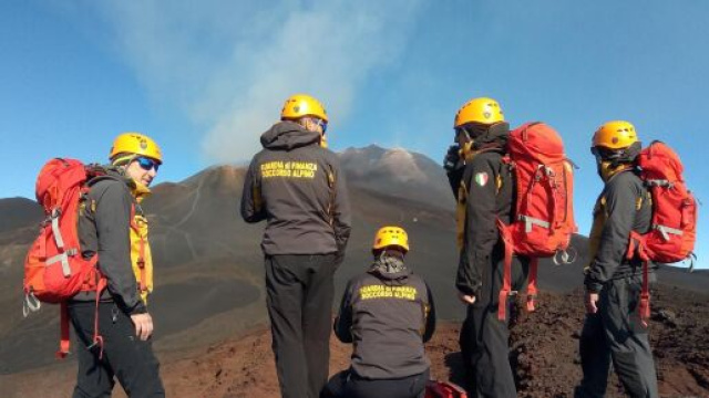 Coppia di fidanzati si perde sull'Etna: ritrovata dalla Gdf.