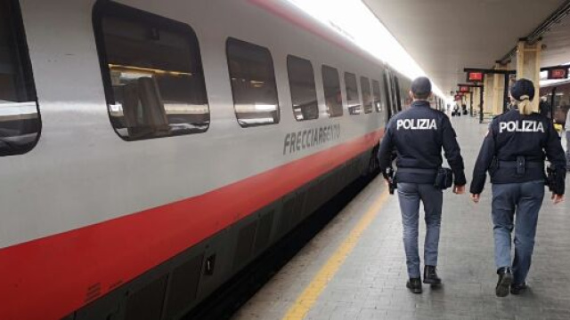Grosseto, ragazza 17enne esce di casa e scompare: continuano le ricerche.