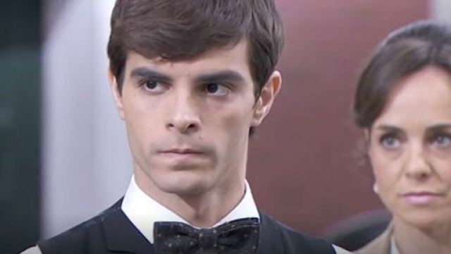 Una vita, anticipazioni Spagna: Emilio si &egrave; macchiato del delitto di Federico per vendicare l'abuso ai danni di Camino.