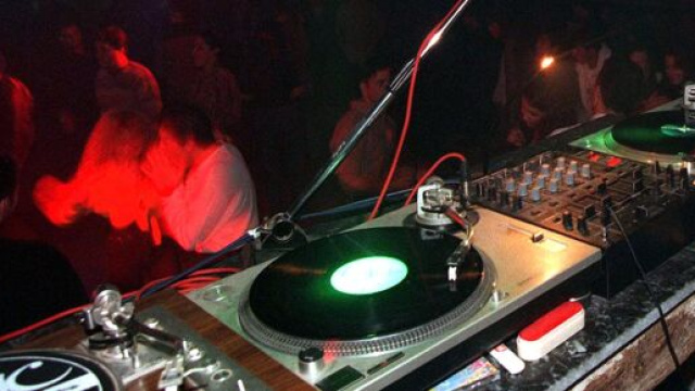 Ferragosto e Coronavirus, chiusure e regole per le discoteche in tutte le regioni.