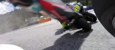 Doppio incidente in Moto2 e MotoGP: sfiorata la tragedia al Gp d'Austria