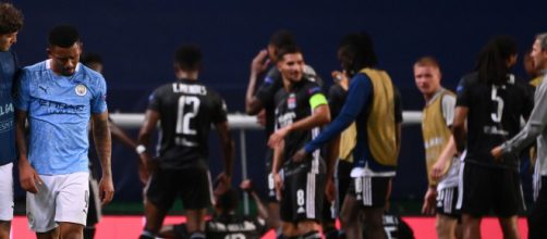 El Lyon conden&oacute; al City a base de latigazos. freepressjournal.in