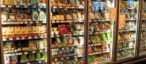 Hallan trazos de coronavirus en alimentos congelados