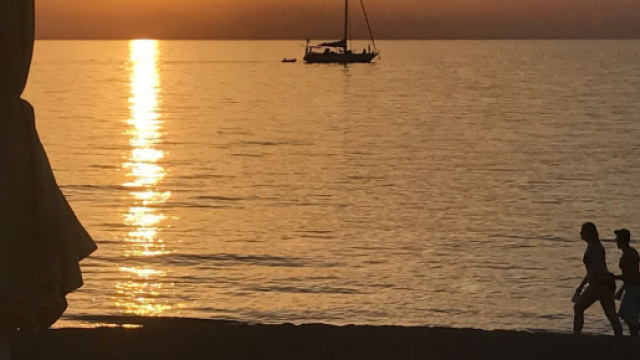 L'oroscopo di domani 22 agosto e stelline da Bilancia a Pesci: ottimo sabato per Acquario.