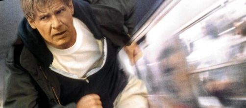 O ator Harrison Ford no papel do Dr. Richard Kimble em 'O Fugitiv'o (1993). (Reprodu&ccedil;&atilde;o/YouTube)