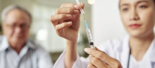 Recomiendan vacunarse contra la gripe como protecci&oacute;n ante el coronavirus