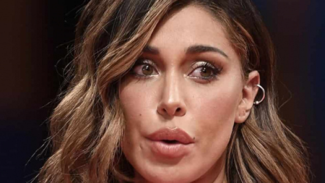 Belen avrebbe un flirt con Antonio Spinalbanese: l'hairstylist starebbe con lei a Ibiza.