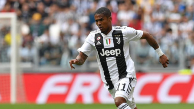 Douglas Costa, centrocampista offensivo della Juventus.
