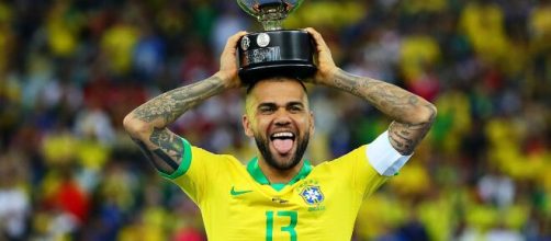 Daniel Alves foi campe&atilde;o por onde passou. (Arquivo Blasting News)