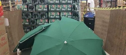 Funcion&aacute;rio do Carrefour morreu em servi&ccedil;o e loja seguiu funcionamento normal. (Reprodu&ccedil;&atilde;o/Twitter)