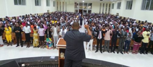 Angola retoma controle da igreja Universal. (Divulga&ccedil;&atilde;o/IURD)