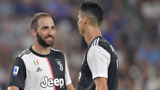 Gonzalo Higuain, a sinistra, potrebbe lasciare la Juventus a fine stagione.
