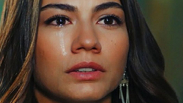 Daydreamer, trame turche: Can apprende che Sanem ha dato il suo profumo a Enzo Fabbri.