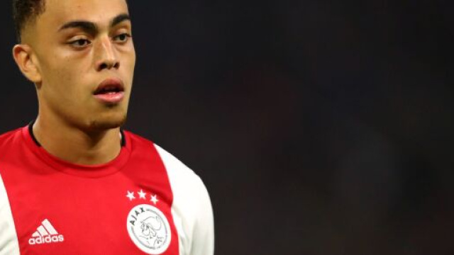 Alla Juve piacerebbe anche Dest, giovane terzino 19enne in forza all&rsquo;Ajax.