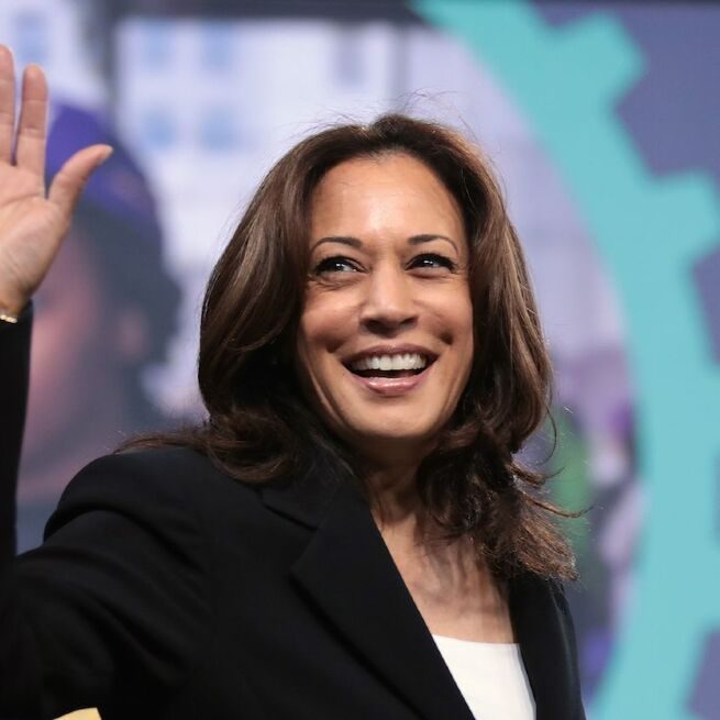 Muitos boatos e not&iacute;cias falsas sobre Kamala Harris foram compartilhados. (Gage Skidmore)