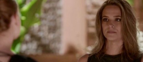 A ruivinha ser&aacute; afogada por Sofia em 'Totalmente Demais'. (Reprodu&ccedil;&atilde;o/ TV Globo)