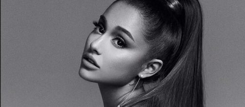 Ariana Grande j&aacute; assumiu que viveu hist&oacute;rias assombradas. (Arquivo Blasting News)