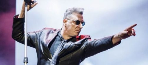 Loquillo detiene un concierto para arremeter contra un guardia de seguridad