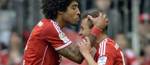 Rafinha e Dante est&atilde;o entre os brasileiros que atuaram pelo Bayern de Munique no s&eacute;culo XXI. (Arquivo Blasting News)