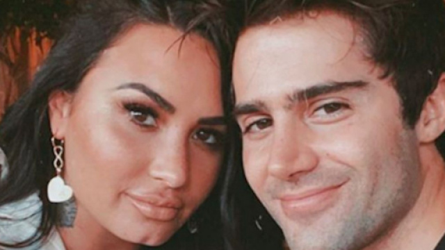 Max Ehrich souhaite l'anniversaire de Demi Lovato avec une d&eacute;claration d'amour. Credit: maxehrich