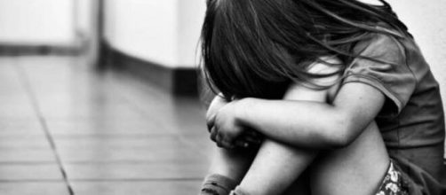 'Gosta de dar, assuma as consequ&ecirc;ncias', diz padre sobre menina. (Arquivo Blasting News)