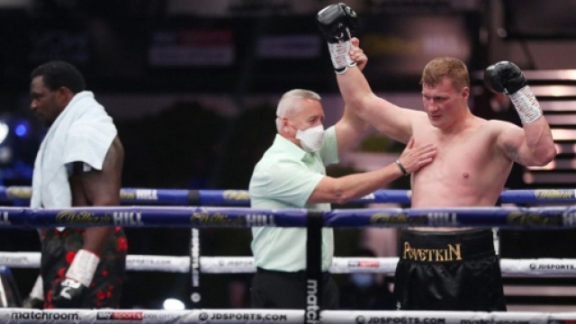 Alexander Povetkin batte Dillian Whiyte per ko in cinque round.