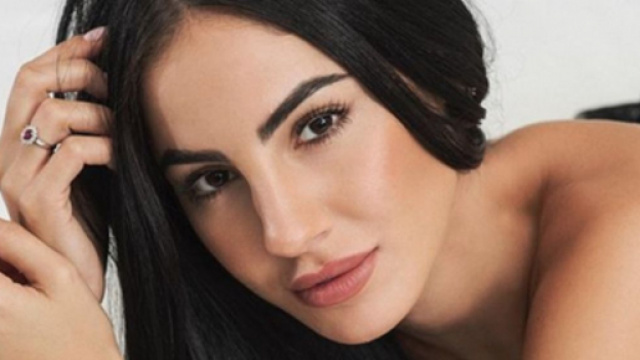 Giulia De Lellis scambia il Mediterraneo con l'oceano, critiche su Instagram: 'Sei confusa, studia'.