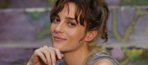 Sofia conseguir&aacute; enganar a todos em "Totalmente Demais". (Reprodu&ccedil;&atilde;o/TV Globo)