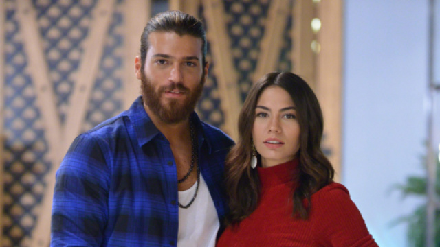 Daydreamer, Demet, Ozdemir, interprete di Sanem, sul collega Can Yaman: '&Egrave; un'ottima persona'.