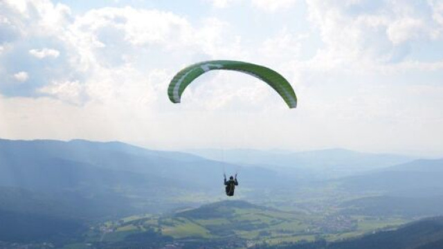 Domodossola, 17enne cade col parapendio in un canale e annega.