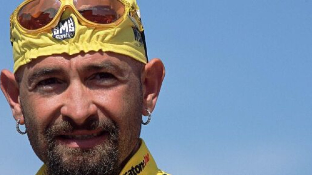 Marco Pantani, la mamma Tonina sostiene la proposta di Cipollini per dedicargli un carro di carnevale.