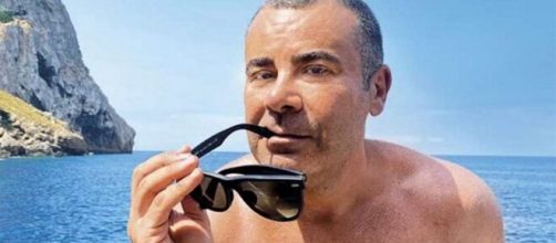 Jorge Javier V&aacute;zquez aprovecha las vacaciones para ligar en Tinder