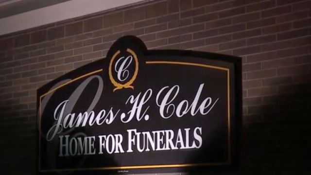 Detroit, ragazza di 20 anni dichiarata morta si sveglia in obitorio poco prima di essere seppellita.