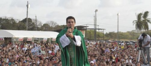 Padre &eacute; investigado por participar de esquema de lavagem de dinheiro. (Arquivo Blasting News)