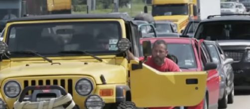 Thousands of families evacuate from Gulf Coast before Hurricane Laura strikes. [Image source/ABC News YouTube video]