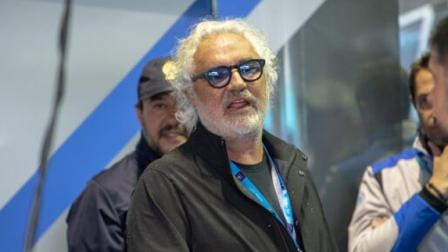 Flavio Briatore &egrave; risultato positivo al tampone sul coronavirus effettuato poco prima del suo ricovero al San Raffaele di Milano. Blasting news