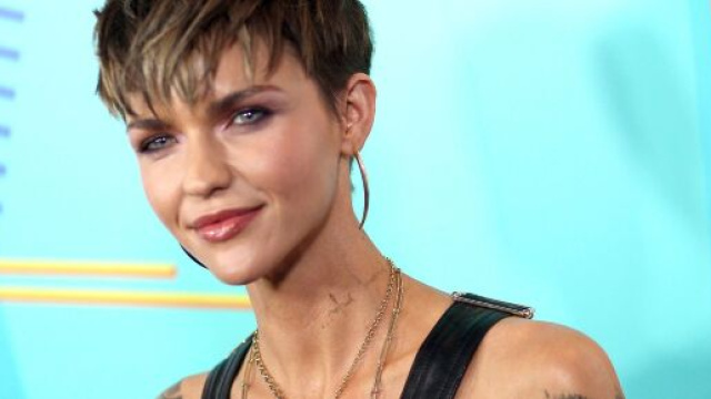 Tagli corti delle celebrit&agrave; e tonalit&agrave;: il buzzcut, il pixie e il nocciola per l'autunno.