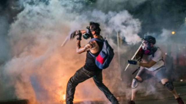 Usa, terza notte di proteste in Wisconsin.