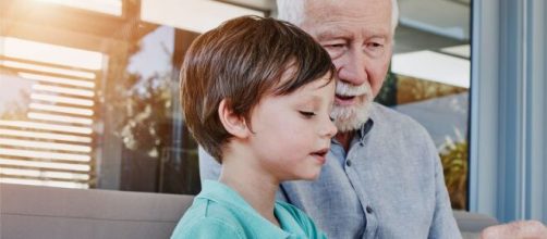 Gobierno de Espa&ntilde;a estudia dar un permiso retribuido a los padres con hijos en cuarentena por el coronavirus.