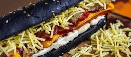 Motorista troca cachorro-quente gourmet por 'podr&atilde;o'. (Reprodu&ccedil;&atilde;o/Redes Sociais)