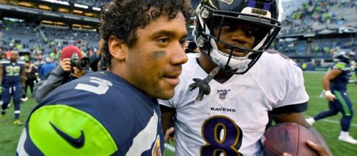 Os quaterbacks Russell Wilson e Lamar Jackson foram eleitos os dois melhores jogadores da NFL na temporada 2020.
