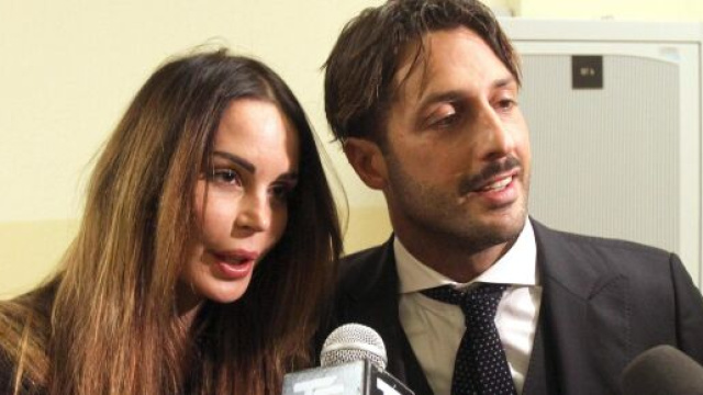 Carlos Corona chiede scusa su IG: 'Mi spiace, non volevo'.