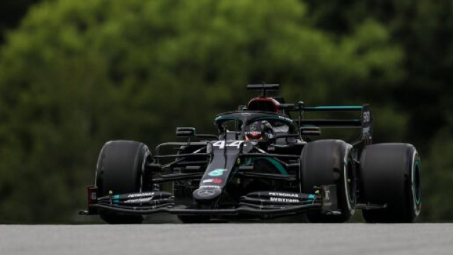 Hamilton conquista la pole position nel Gran Premio di Spa.