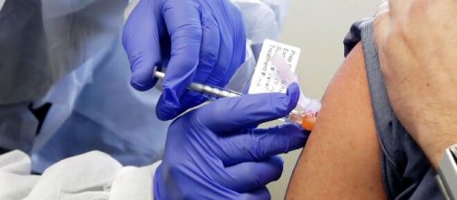 Los espa&ntilde;oles est&aacute;n a la expectativa ante la llegada de la vacuna contra el coronavirus.